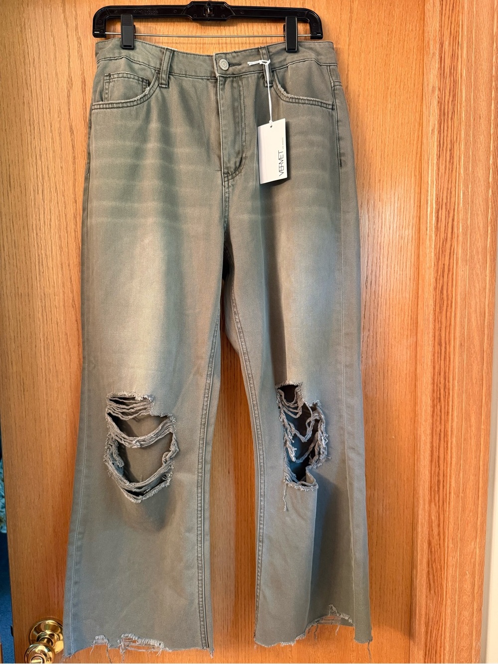 Vervet Leslie 90's Vintage Flare Distressed Flare Jeans Green color Waist 28 NWT